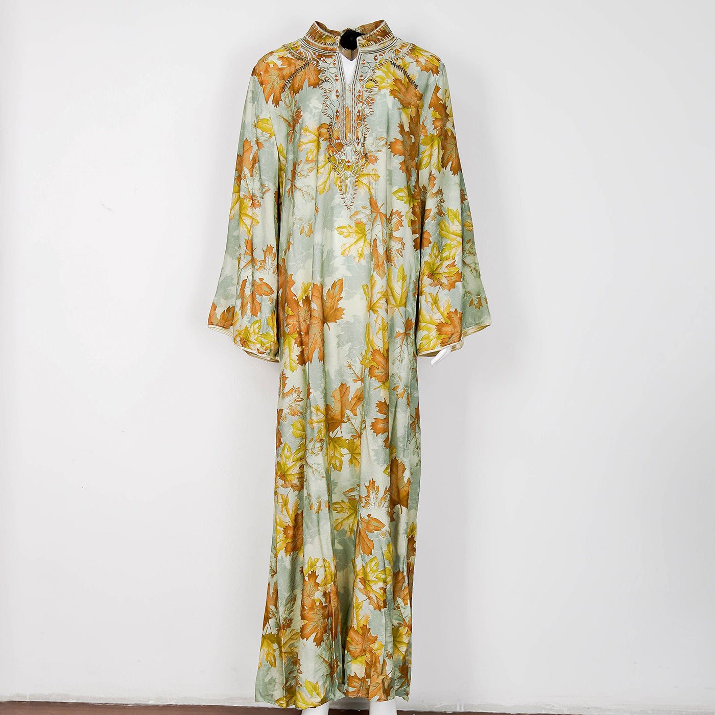 Embroidered Fashion Robe Elegant and Stylish LE Fragrance